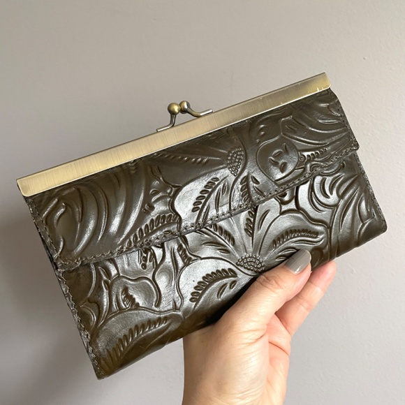 Patricia Nash Brown Floral Tooled Leather Paola Wallet - like new! - Picture 9 of 10